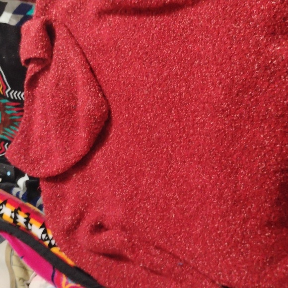 Villager hooded sweater in red with white and black threads. Size L - Picture 6 of 6